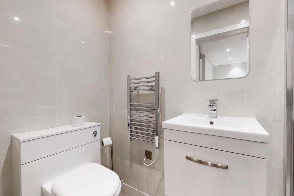 Stylish 2Bed Flat 10Min To Wimbledon Tennis Courts Λονδίνο Εξωτερικό φωτογραφία